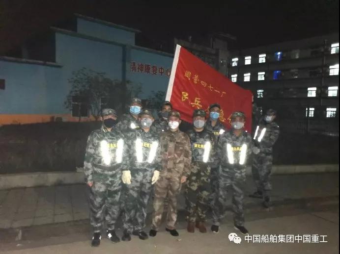 武汉重工参与紧急组织人员迅速赶赴现场协助物资转运工作