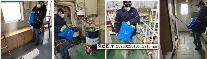 2月24日船舶公司员工正在对“武船拖一号”进行全船消毒